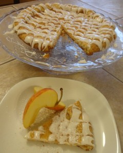 Apple Gitterkuchen with Vanilla Glaze