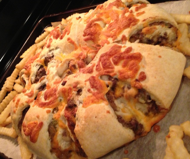 Cheeseburger Ring - A nice twist for using Ground Beef