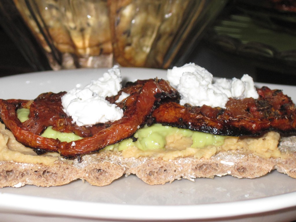 Hummus, Avo and Roasted Tomato on Rye 